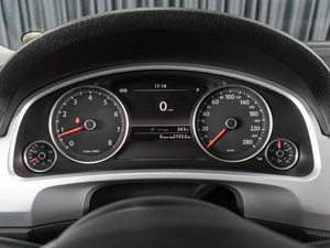 Внедорожник Volkswagen Touareg 2012 года, 1849000 рублей, Тюмень