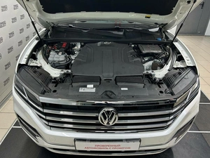Внедорожник Volkswagen Touareg 2018 года, 3975000 рублей, Красноярск