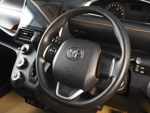 Минивэн Toyota Sienta 2021 года, 1660000 рублей, Омск