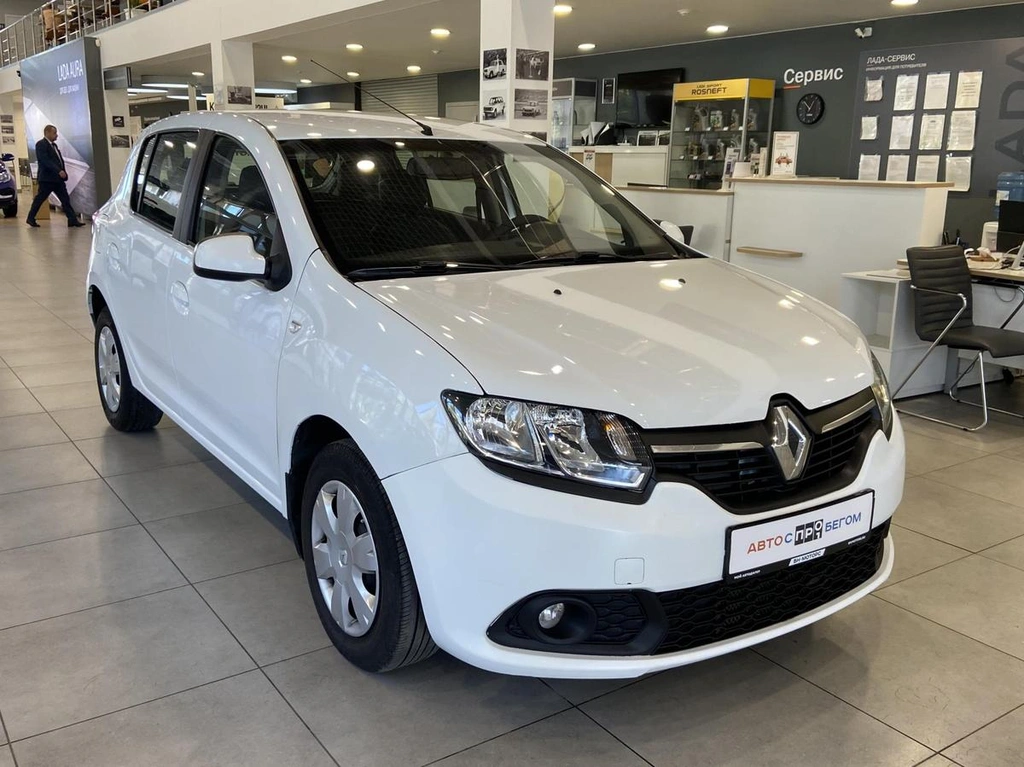 Хэтчбек Renault Sandero 2015 года, 620000 рублей, Орёл