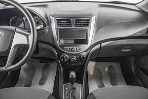 Седан Hyundai Solaris 2014 года, 1159000 рублей, Барнаул