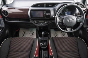 Хетчбэк Toyota Vitz 2017 года, 979000 рублей, Красноярск
