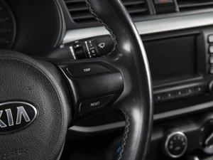 Седан Kia Rio 2018 года, 1390000 рублей, Омск