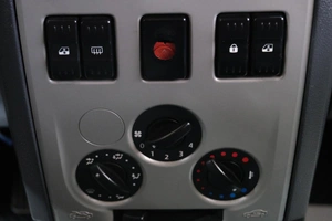 Седан Renault Logan 2007 года, 319000 рублей, Омск