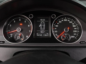 Седан Volkswagen Passat 2011 года, 899000 рублей, Воронеж