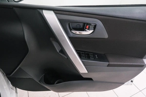 Хетчбэк Toyota Auris 2012 года, 1149000 рублей, Красноярск