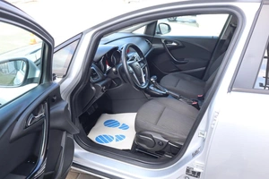 Седан Opel Astra 2013 года, 900000 рублей, Мирное