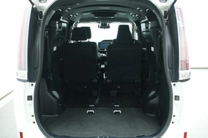 Минивэн Toyota Noah 2017 года, 2490000 рублей, Красноярск