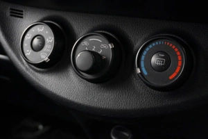 Хетчбэк Toyota Vitz 2019 года, 990000 рублей, Омск