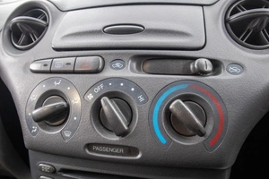 Хетчбэк Toyota Vitz 2000 года, 419000 рублей, Барнаул