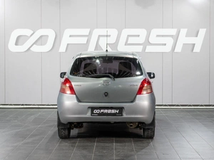 Хетчбэк Toyota Yaris 2006 года, 699000 рублей, Сургут