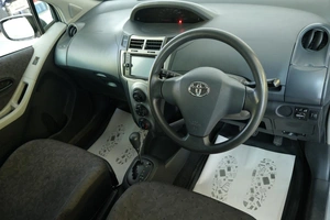 Хетчбэк Toyota Vitz 2010 года, 789000 рублей, Омск