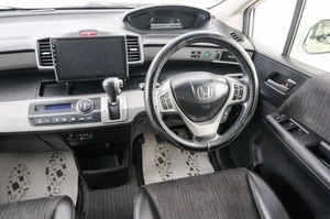 Минивэн Honda Freed 2014 года, 1249000 рублей, Красноярск