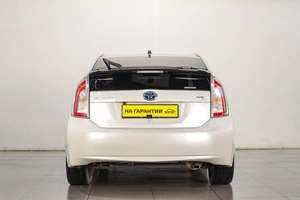 Лифтбек Toyota Prius 2015 года, 1539000 рублей, Челябинск