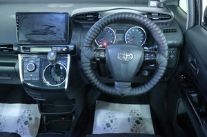 Минивэн Toyota Wish 2014 года, 1279000 рублей, Омск