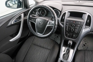 Хетчбэк Opel Astra 2013 года, 849000 рублей, Красноярск