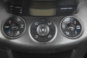 Внедорожник Toyota RAV4 2012 года, 1549000 рублей, Кемерово