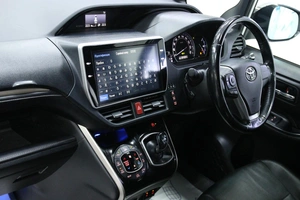 Минивэн Toyota Esquire 2016 года, 2033000 рублей, Солонцы