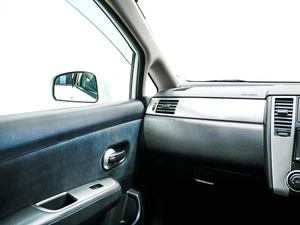 Хетчбэк Nissan Tiida 2011 года, 840000 рублей, Красноярск