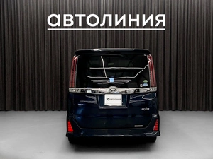 Минивэн Toyota Noah 2019 года, 2150000 рублей, Красноярск