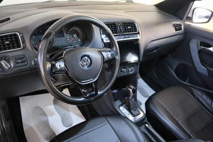 Седан Volkswagen Polo 2010 года, 599000 рублей, Омск