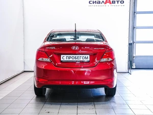 Седан Hyundai Solaris 2015 года, 990000 рублей, Красноярск