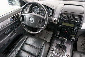 Внедорожник Volkswagen Touareg 2006 года, 899000 рублей, Красноярск
