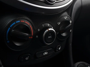 Седан Hyundai Solaris 2015 года, 930000 рублей, Омск