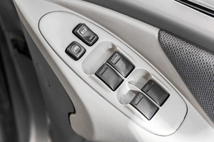 Минивэн Nissan Tino 2002 года, 299000 рублей, Барнаул