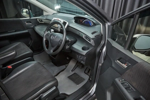 Минивэн Honda Freed 2015 года, 997000 рублей, Красноярск