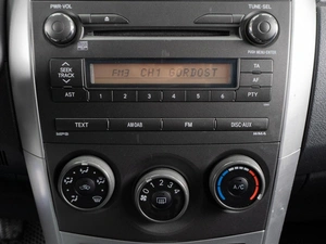 Седан Toyota Corolla 2011 года, 1049000 рублей, Тюмень