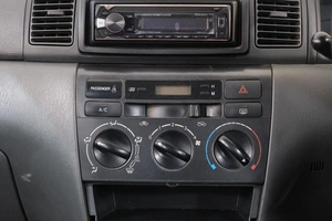 Седан Toyota Corolla 2002 года, 599000 рублей, Омск