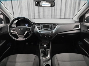 Седан Hyundai Solaris 2017 года, 1079000 рублей, Красноярск