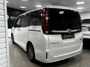 Минивэн Toyota Esquire 2015 года, 1695000 рублей, Ачинск