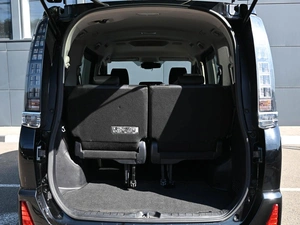 Минивэн Toyota Voxy 2016 года, 1999000 рублей, Кирилловка