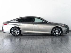 Седан Lexus ES 2019 года, 3399000 рублей, Саратов