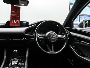 Хетчбэк Mazda 3 2019 года, 1699000 рублей, Красноярск