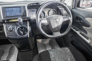 Минивэн Toyota Wish 2011 года, 1399000 рублей, Барнаул