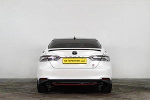Седан Toyota Camry 2021 года, 3499000 рублей, Сургут