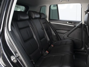 Внедорожник Volkswagen Tiguan 2011 года, 1290000 рублей, Омск
