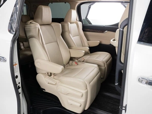 Минивэн Toyota Alphard 2018 года, 4200000 рублей, Тюмень