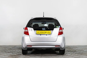 Хетчбэк Honda Fit 2012 года, 949000 рублей, Сургут