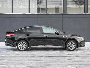 Седан Kia Optima 2017 года, 1934000 рублей, Кирилловка