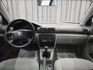 Универсал Volkswagen Passat 2000 года, 379000 рублей, Красноярск