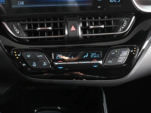 Внедорожник Toyota C-HR 2018 года, 2399000 рублей, Аксай