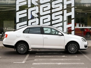 Седан Volkswagen Jetta 2010 года, 679000 рублей, Волгоград