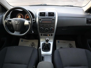 Седан Toyota Corolla 2011 года, 1020000 рублей, Железногорск