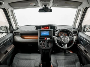 Минивэн Toyota Roomy 2017 года, 930000 рублей, Красноярск