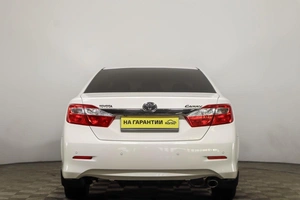 Седан Toyota Camry 2012 года, 1999000 рублей, Пермь