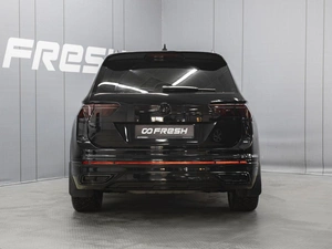 Внедорожник Volkswagen Tiguan 2021 года, 4200000 рублей, Омск